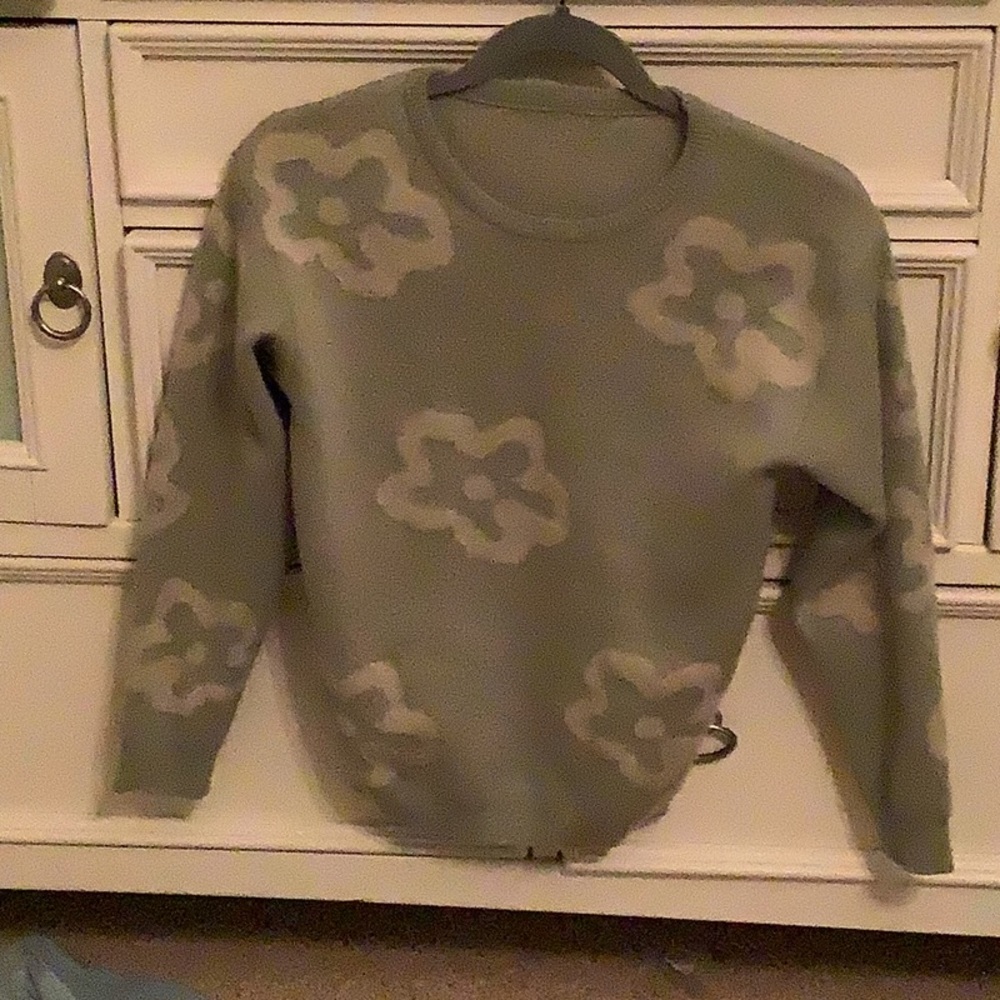 I’m selling a green sweater with cream colored flowers on it!!